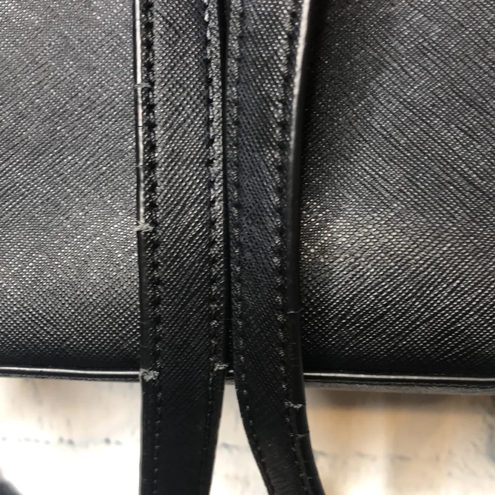๐นHenri Bendel Backpack - Picture 3 of 8